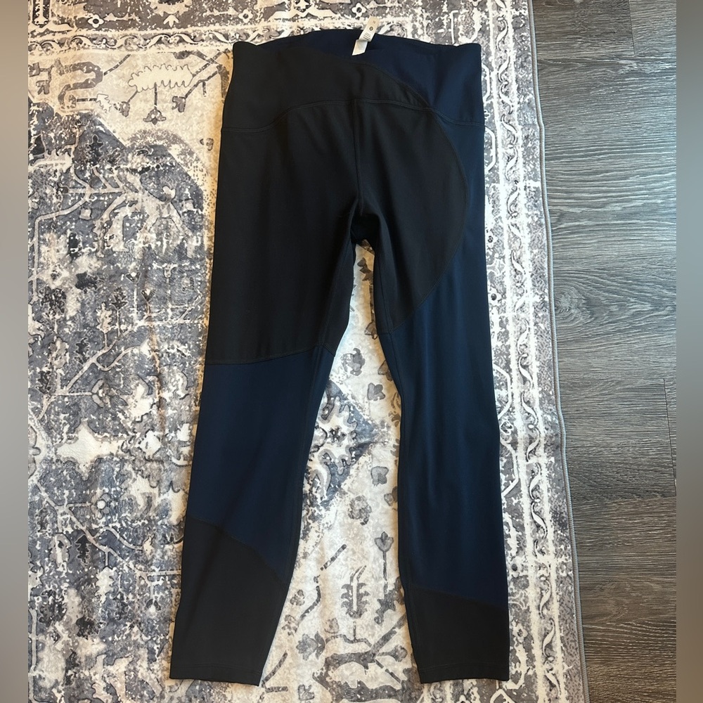 Black and Navy Lululemon Leggings 10 (Like New)